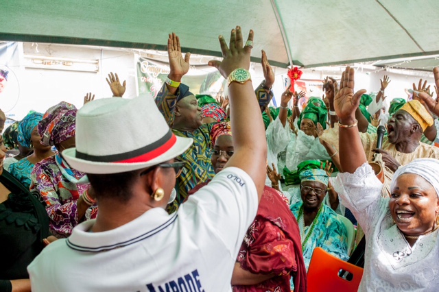 Market Women and Men endorse Ambode with Cheers