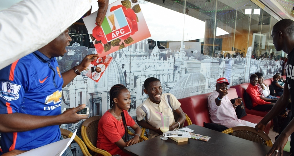 Akinwunmi Ambode got an Amazing Reception from Lagosians at Ikeja Mall
