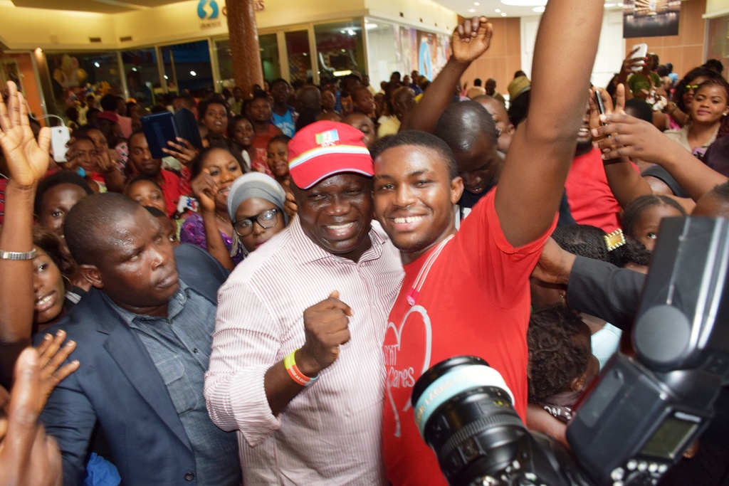Akinwunmi Ambode got an Amazing Reception from Lagosians at Ikeja Mall