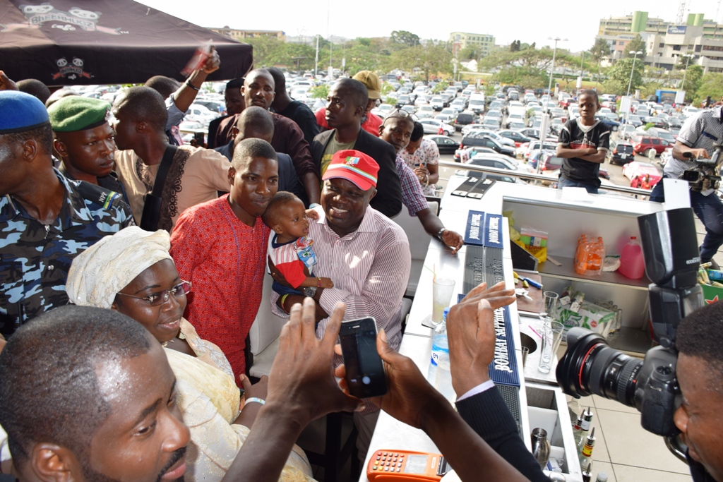 Akinwunmi Ambode got an Amazing Reception from Lagosians at Ikeja Mall