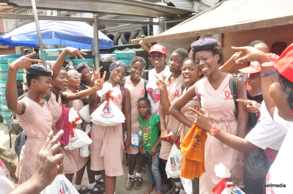 Mrs. Bolanle Ambode, wife of All Progressives Congress (APC) Governorship Candidate, Akinwunmi Ambode, took his campaign train to the Makoko and Iwaya areas of Lagos.