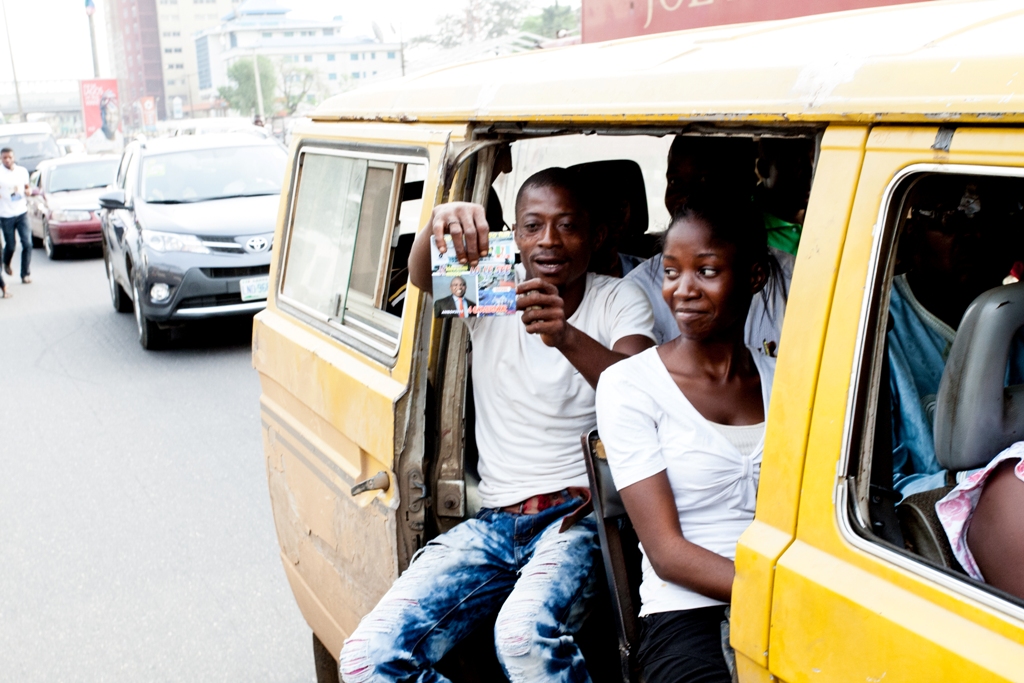 A bus conductor showing his love for Ambode on Ikorodu Road