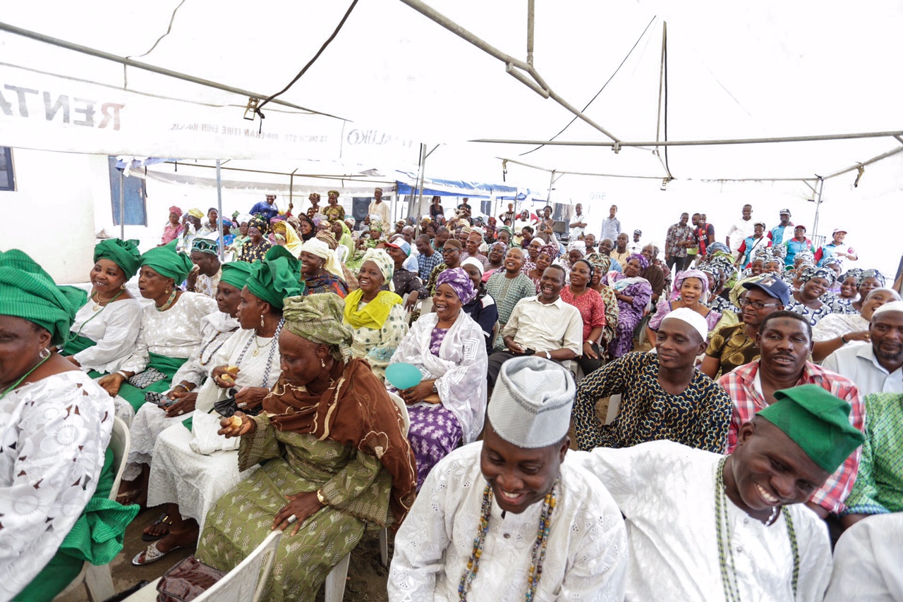 Leaders and members of Itire-Ikate Community during the Town Hall Meeting with Ambode