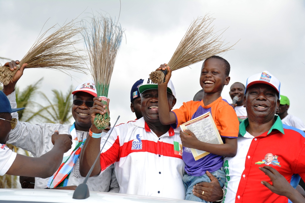 Akinwunmi Ambode Roadshow Warmly Received by Lagosians on Badagry Expressway