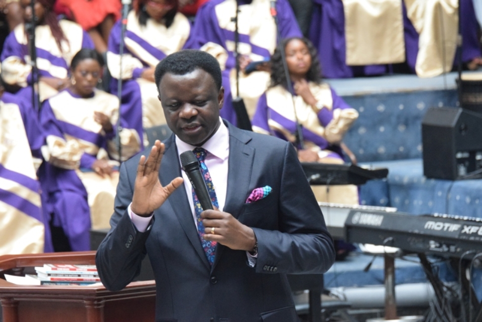 Ambode Joins Guiding Light Assembly to Celebrate 30th Anniversary