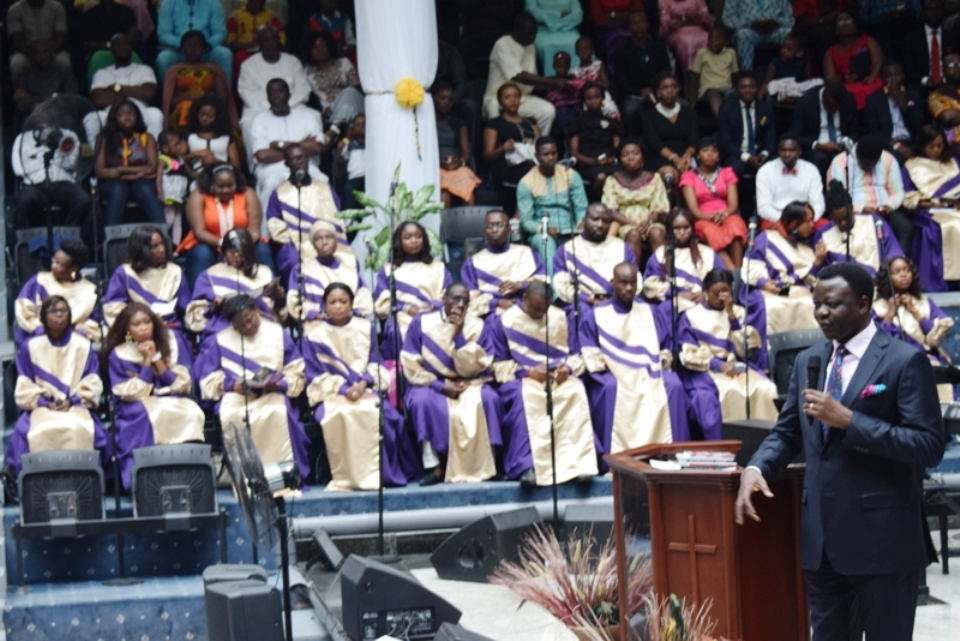 Ambode Joins Guiding Light Assembly to Celebrate 30th Anniversary