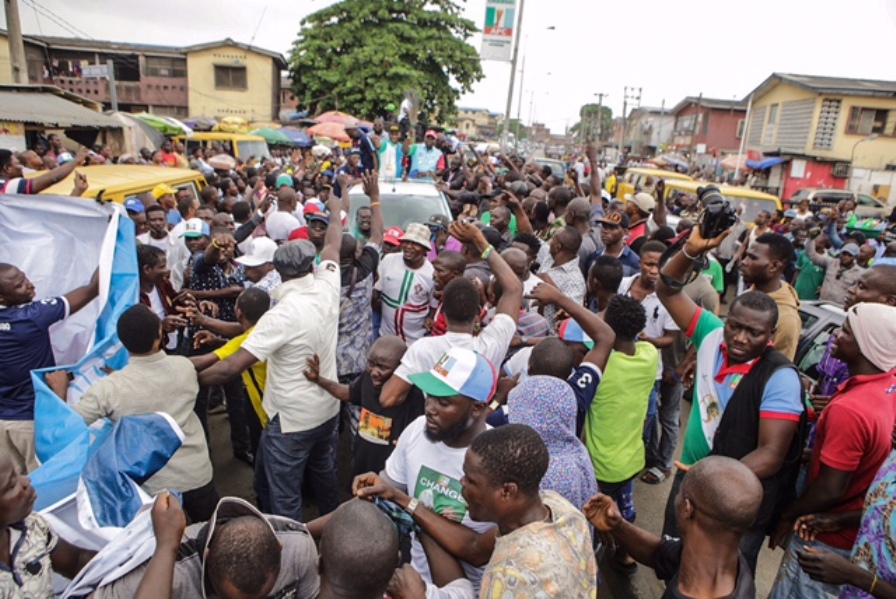 A cross section of Lagosians showing their love for Ambode at Itire