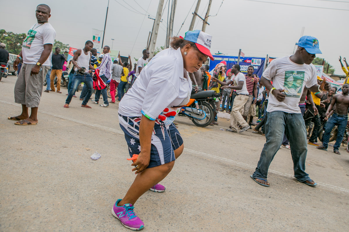Supporters Throng Ambode's Office To Celebrate APC Victory