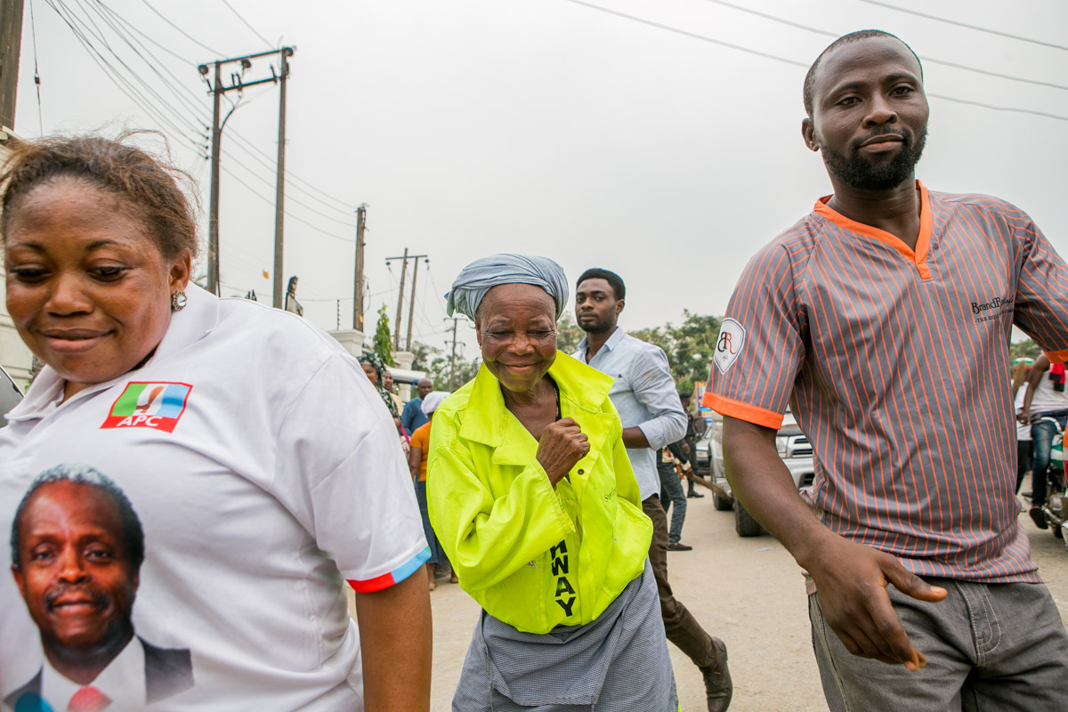 Supporters Throng Ambode's Office To Celebrate APC Victory